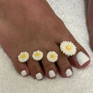 Pédicure avec nail art fleurs