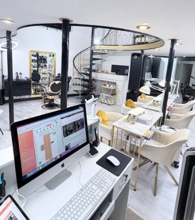 Réception et espace onglerie du salon